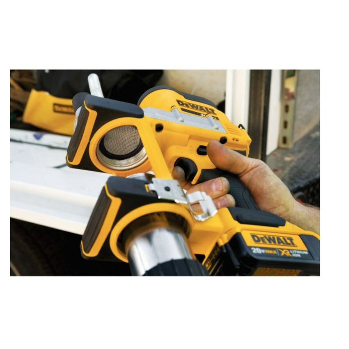 Engraxadeira Dewalt DCGG571M1 18 V