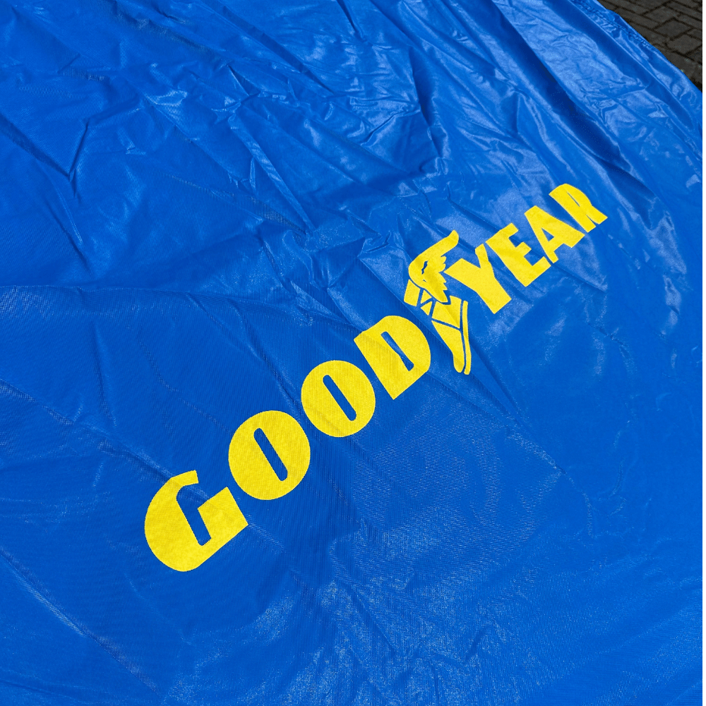 Capa de proteção para automóveis Goodyear (Tamanho S)